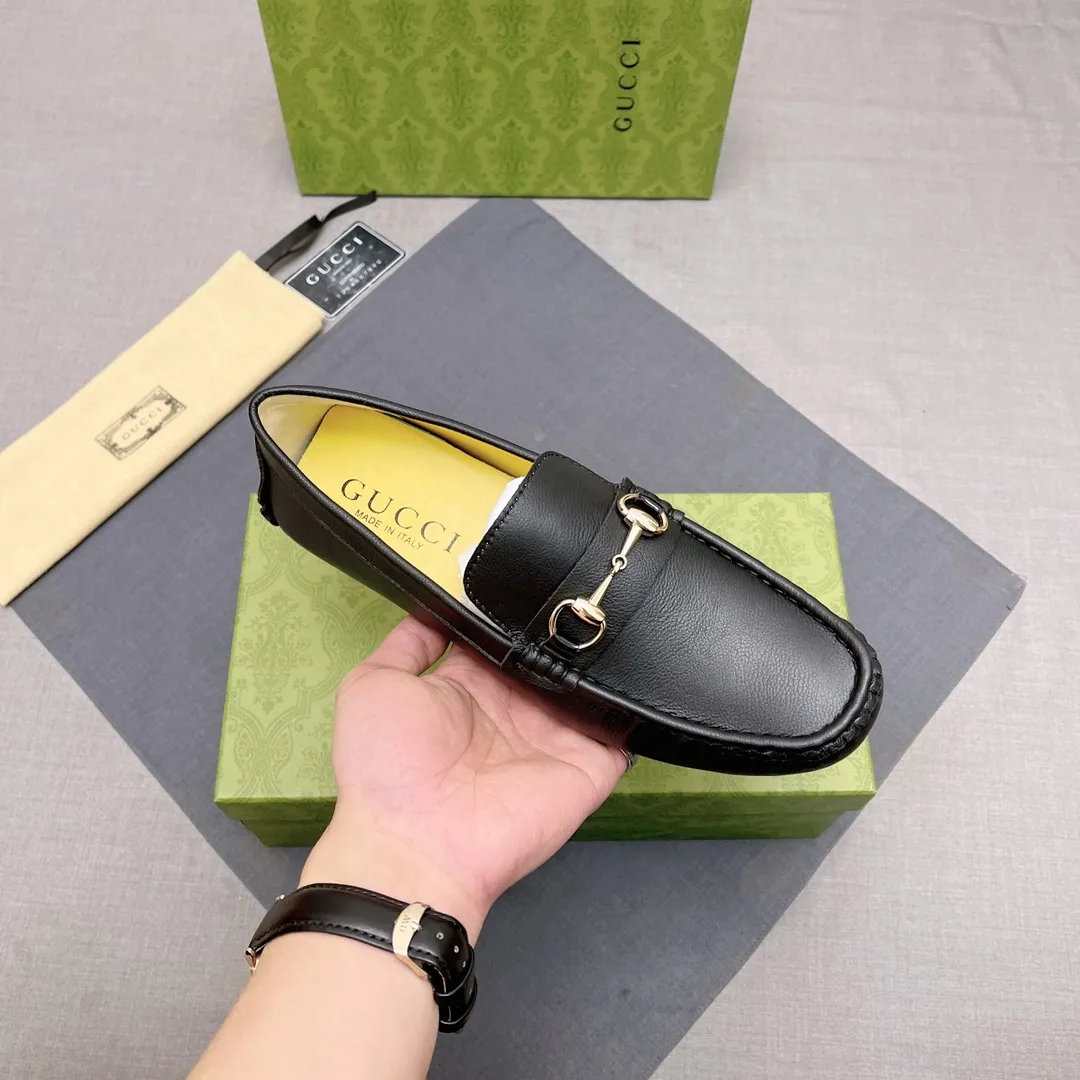 p400 GUCCI, Gucci official flagship store original casual beanie shoes ~ Four Seasons Trendy Shoes 👟》New version at the counter, Gucci 1:1 high-quality workmanship, upper: imported pebbled calfskin, genuine sweat-absorbent pigskin lining, fashionable lazy business style design, casual loafers, running shoes are perfect for young people. British fashion boots 😍 Equipped with original raw rubber wear-resistant outsole, absolutely high-end and classy, ​​suitable for drivers only 🚗 A must-have for fashionable men, standard code 37-45 No. 071